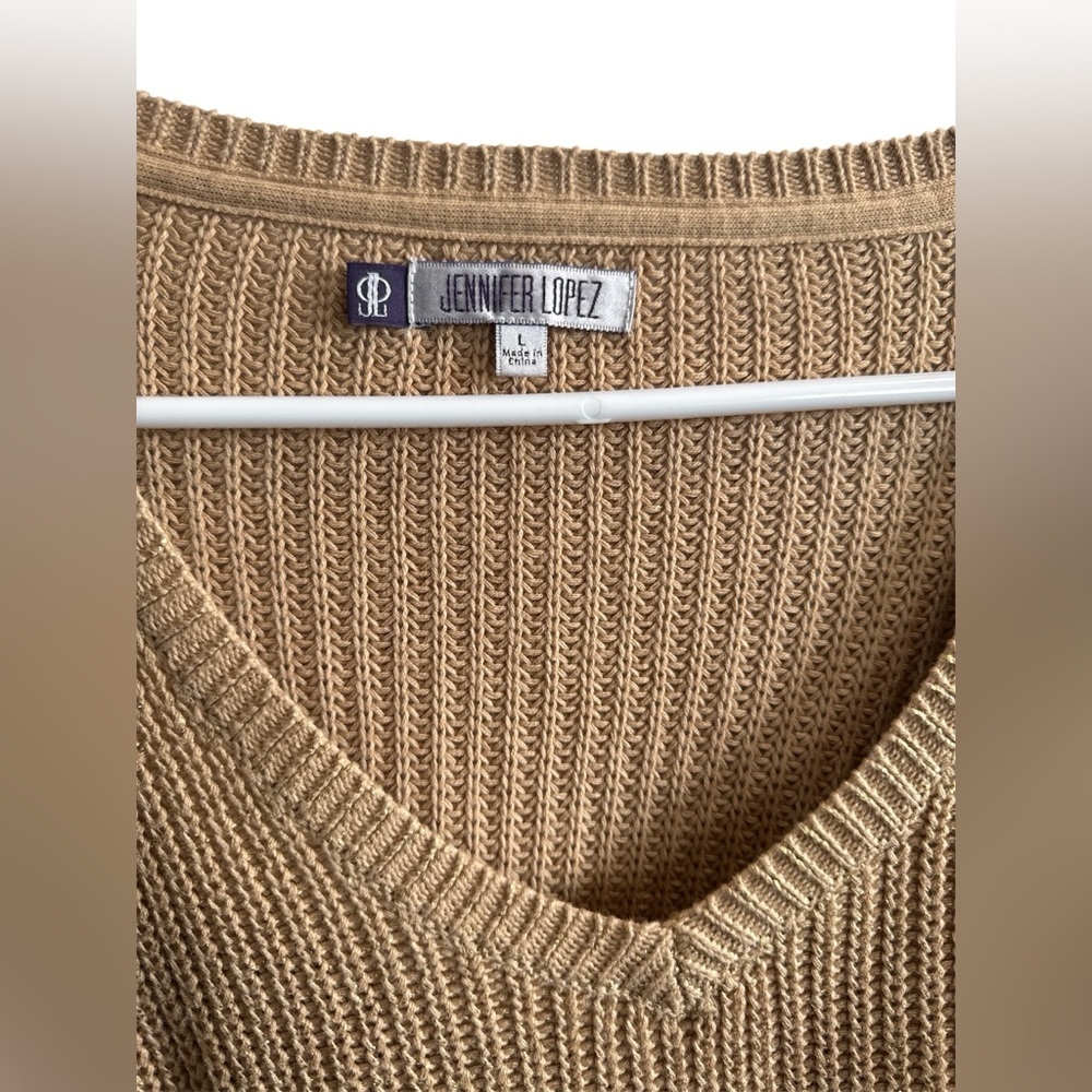 Jennifer Lopez V-Neck Sweater - Tan Size Large - Picture 3 of 5